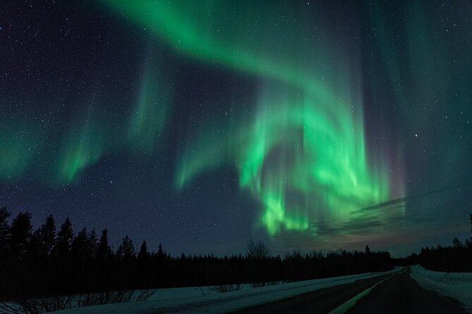 Northern Lights Hunting with a photographer (Only small groups) - Meet the team vibe: what the guides and photographer bring to the night
