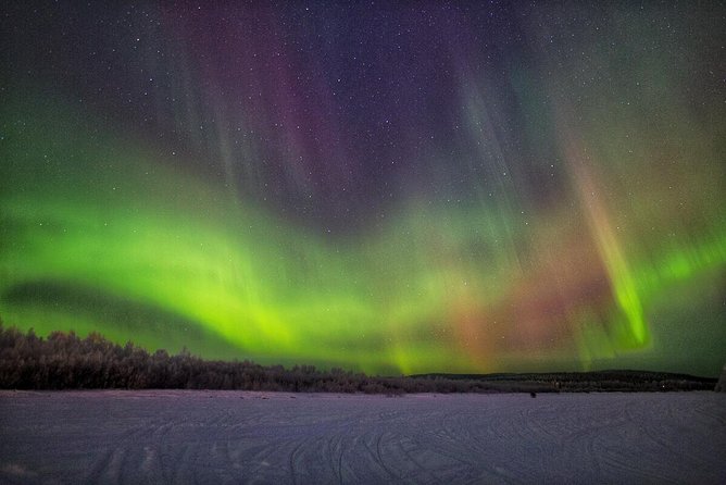 Northern Lights Hunting with Snowmobiles - Aurora hunting from the Arctic Circle: how the stops work