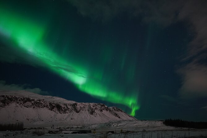 Northern Lights In luxury off-road SUV with Photos and Treats - Price and Value for a Private Group of Up to 6