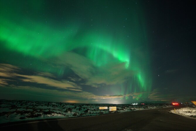 Northern Lights In luxury off-road SUV with Photos and Treats - The 9:00 pm Start and Aurora Basecamp: Why Timing and Location Matter