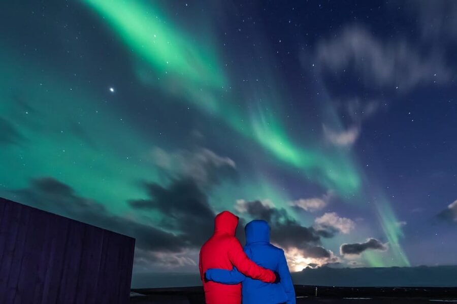 Northern Lights in Mini Bus, Photos, Hot Cocoa and Pastries - Who this Northern Lights mini-bus tour suits best