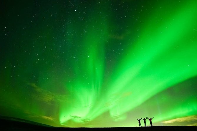 Northern Lights Minibus Tour with Hot Cocoa, Blankets & Photos - The countryside hunt: darkness, clouds, and KP index chasing