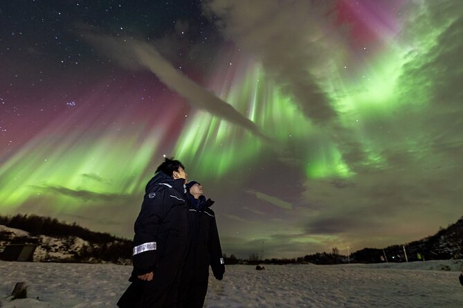 Northern Lights Minibus with Photos Dinner Warm suits - Photos in the dark: what the included photo support really helps with