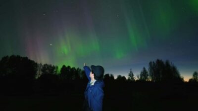 Northern Lights photography tour with BBQ - Pickup timing, van rides, and comfort in the cold