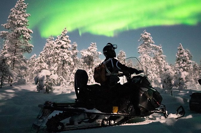 Northern lights safari by snowmobile - The aurora break: open fire warmth and real night-sky odds