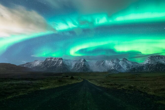 Northern Lights Small-Group Tour with Free Photos & Hot Chocolate - Photos and Tripod Reality: What “Free Photos” Actually Helps With