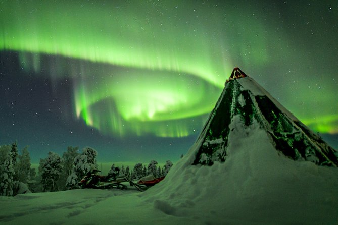 Northern Lights Snowmobile Sleigh Ride - Guides and the difference between chaos and calm