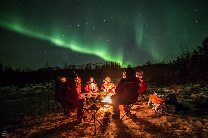 Northern Lights tour - All inclusive - Northern Horizon - All-inclusive comfort: thermal gear, warm food, and small-group pacing