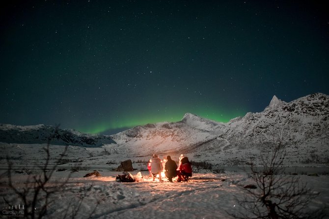 Northern Lights tour - All inclusive - Northern Horizon - Photo help that goes beyond holding a phone
