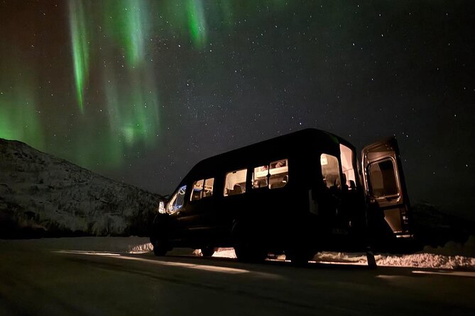 Northern Lights Tour with Hot Food and Drinks in Tromso - Guides make the difference: what I’d watch for on your night