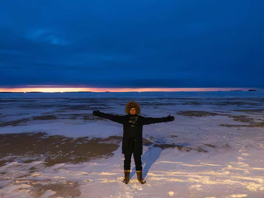 Oulu: Guided Night Walking Tour with Northern Lights Hunting - Oulu at night starts at Tori Poliisi