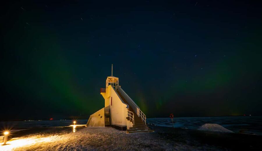 Oulu: Guided Night Walking Tour with Northern Lights Hunting - Professional photos and a mini photography course (what to expect)