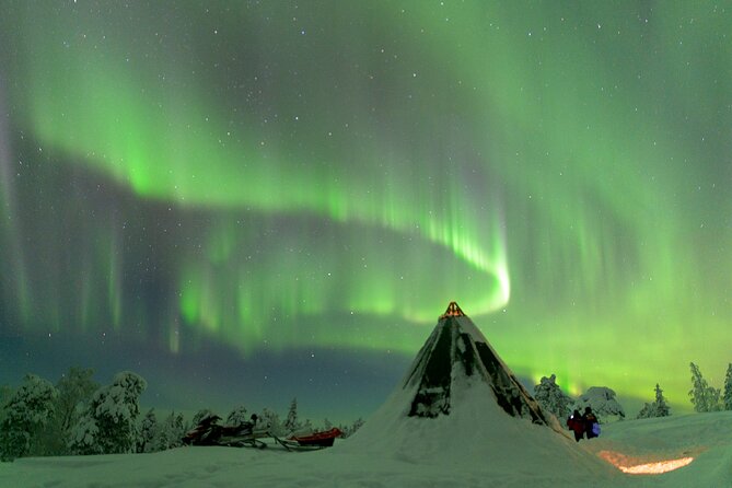 Private Aurora Tour (5 or more) by Aurora Experts - Rovaniemi - Why this “dark-sky hill” approach beats hunting the aurora in town