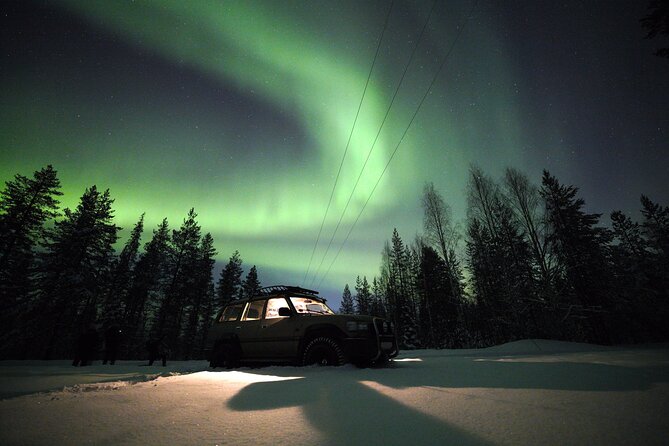 Private Group: Northern Lights Hunt 4x4 SUV with Aurora guarantee - Meeting at 8 pm: pickup-to-drop-off and what to expect