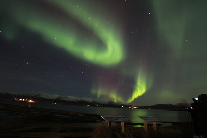 Private Northern Lights Tour - Inside the Wi‑Fi Vehicle: Hot Chocolate Makes Waiting Easier