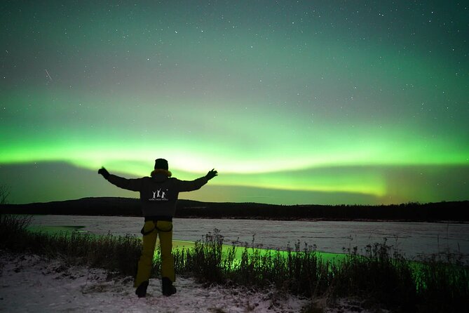 Reflections of the Northern Lights - The flow of the night: pickup, viewpoint, and return