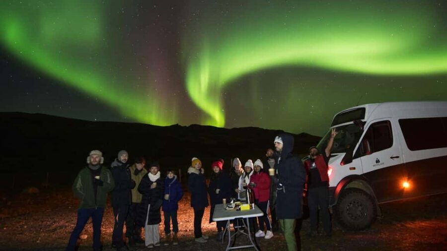 Reykjavík: 4x4 Minibus Northern Lights with Photo and Cocoa - Reykjavik pickup, route, and what 4 hours really feels like
