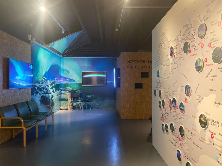 Reykjavik: Aurora Reykjavik The Northern Lights Center Entry - 360° Aurora VR goggles: the indoors “see it moving” moment