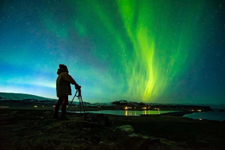 Reykjavik: Aurora Small Group 4x4 Northern Lights Adventure - Photo Power: Unlimited Pros Plus Your Included Aurora Portrait