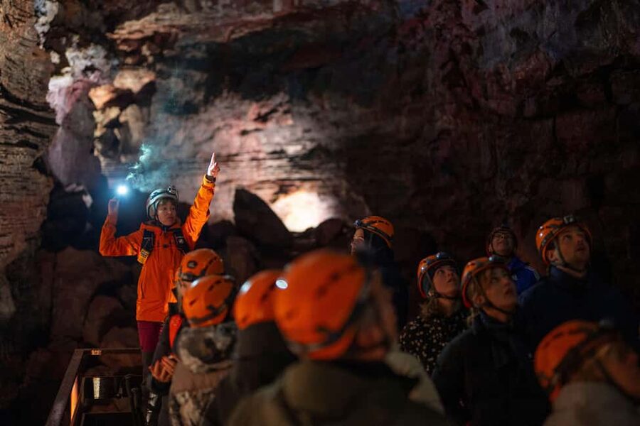 Reykjavik: Evening Lava Tunnel and Northern Lights Hunt - Key things to know before you go