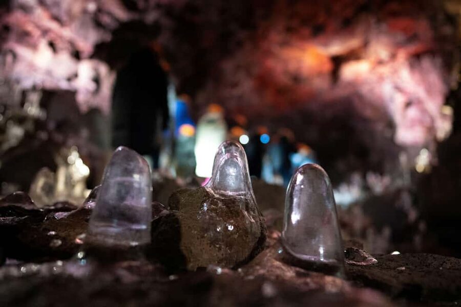 Reykjavik: Evening Lava Tunnel and Northern Lights Hunt - Getting your aurora photo taken (and why that’s a big value)