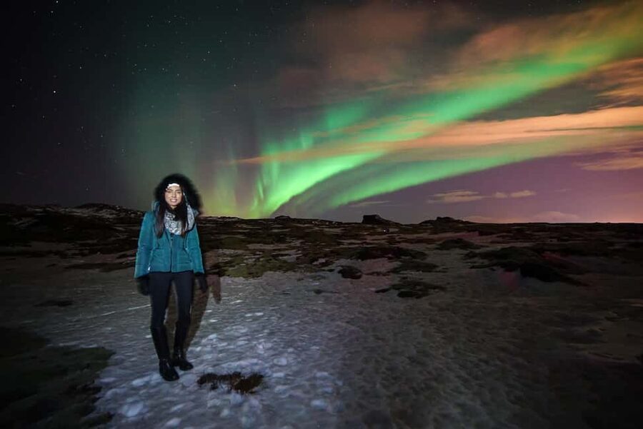 Reykjavik: Evening Lava Tunnel and Northern Lights Hunt - The minibus rhythm: why this format works for winter nights