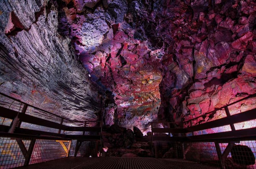 Reykjavik: Evening Lava Tunnel and Northern Lights Hunt - Timing in Reykjavík: pickup at 7:30 PM and the part people forget