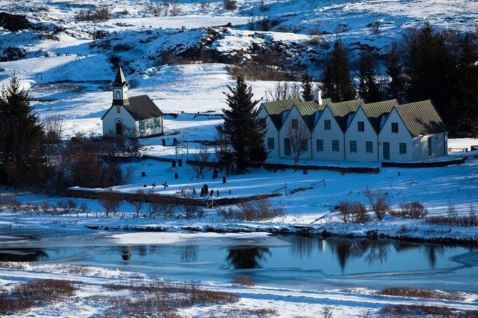 Reykjavik: Golden Circle and Northern Lights Small-Group Tour - Northern lights hunting: how guides stack the odds (without promises)