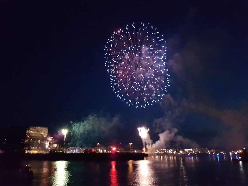Reykjavík: New Year's Eve Northern Lights Yacht Cruise - Quick Takeaways
