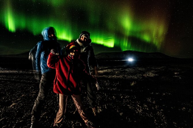 Reykjavik: Northern Lights Comfort Coach with Surprise - How the 4 hours actually flow in Reykjavik winter