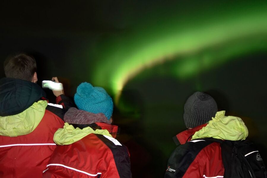 Reykjavík: Northern Lights Cruise - Photography expectations from a moving deck