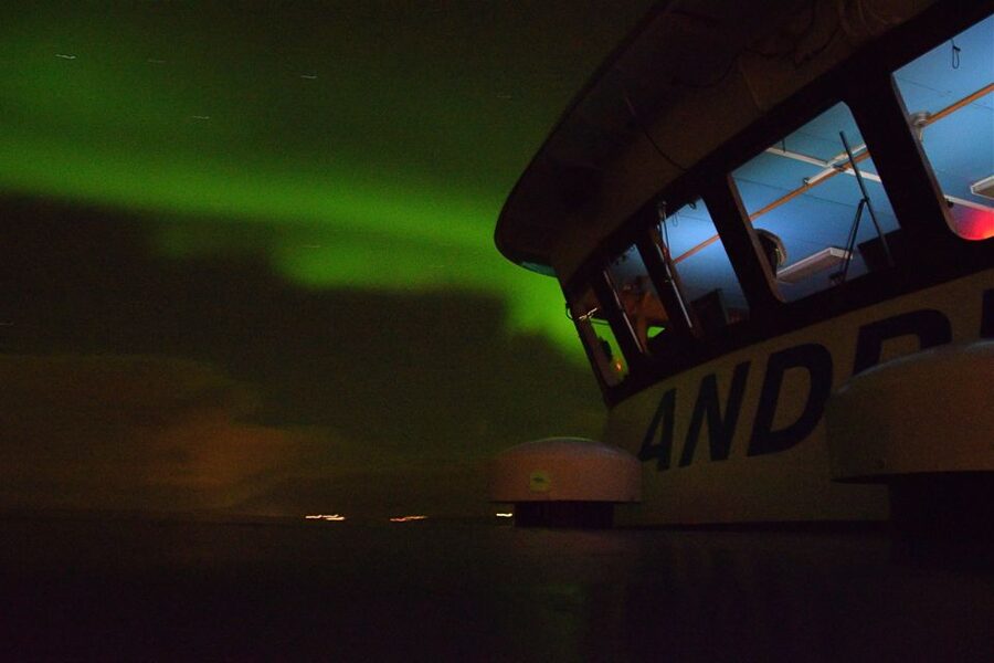 Reykjavik: Northern Lights Guided Boat Tour - Photos, Cameras, and Moonlight vs. Reality