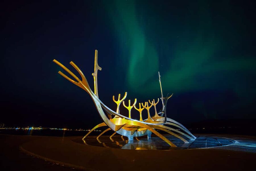 Reykjavik: Northern Lights Small Group with Surprise - Science and legends of the Aurora Borealis: why the talk isn’t fluff
