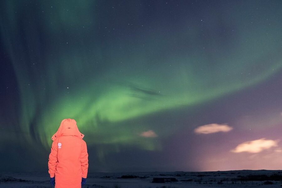 Reykjavik: Northern Lights Tour with Free Photos & Hot Cocoa - What’s included vs. what you must bring (so you don’t get caught cold)
