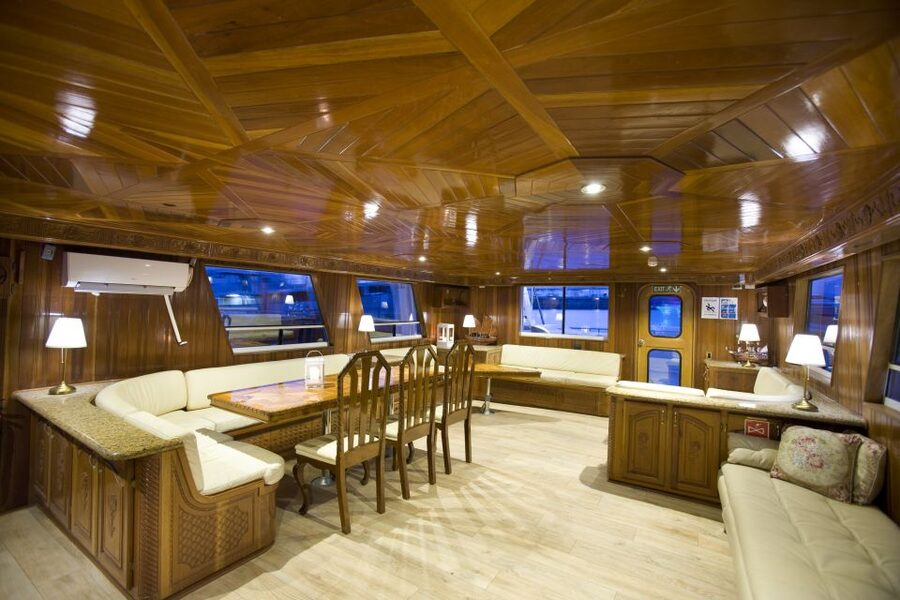 Reykjavik: Northern Lights Yacht Tour - Getting On Board: Old Harbour House and Quick Check-In