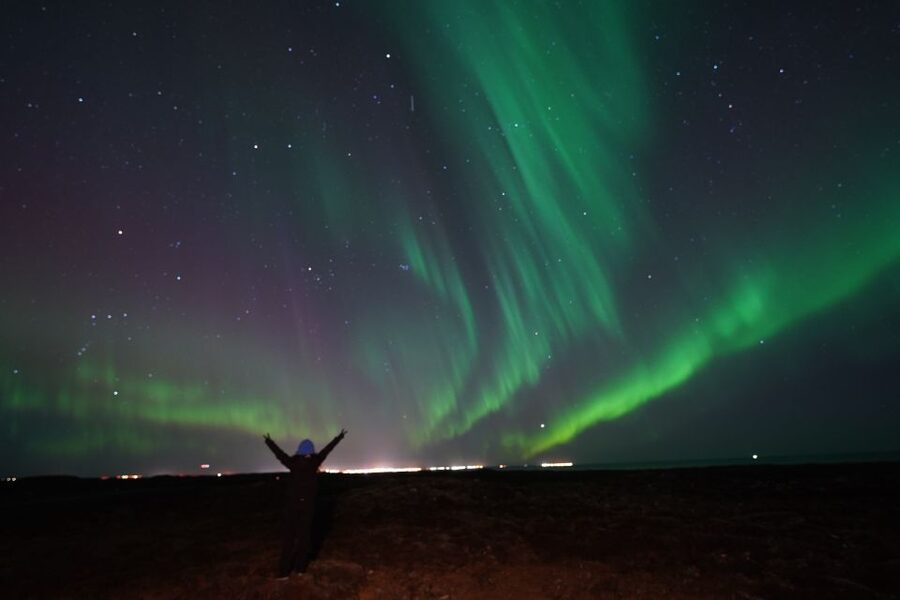 Reykjavik: Premium Northern Lights Tour with Free Photos - Hot chocolate, cinnamon buns, and wool blankets: the comfort you’ll remember