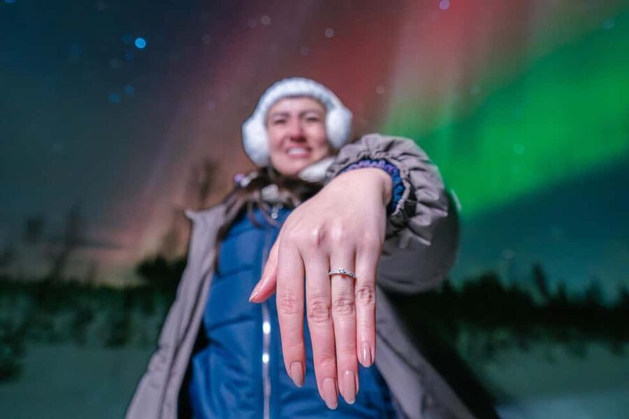 Rovaniemi: Aurora Hunt with Money-Back Guarantee and Photo - Pickup and the small-group setup in Rovaniemi