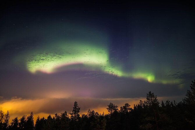 Rovaniemi AURORA PASS: 3-5 Days Unlimited Northern Lights chasing Pass - The guide factor: why a strong expert changes your odds