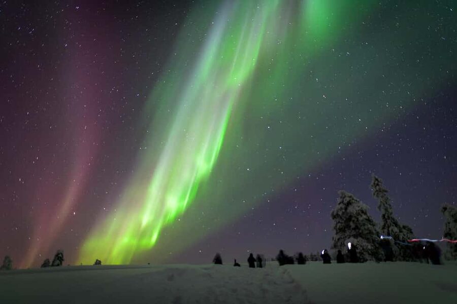 Rovaniemi: Auroras Northern Lights Trip - guaranteed lights - The main viewing stop: a wide hillside built for 360-degree watching