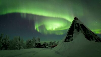 Rovaniemi: Auroras Northern Lights Trip - guaranteed lights - Leaving Rovaniemi’s lights behind: the drive into real dark