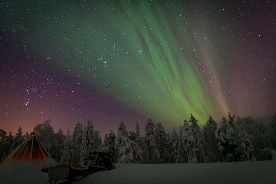 Rovaniemi: Auroras Northern Lights Trip - guaranteed lights - Teepee fire time and campfire BBQ: the best kind of waiting