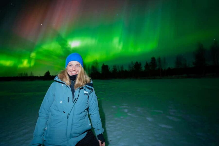 Rovaniemi: Guaranteed Aurora Hunt with Local Guides & Photos - What happens during the drive: cozy transport, a long pause for skies, and why snacks matter