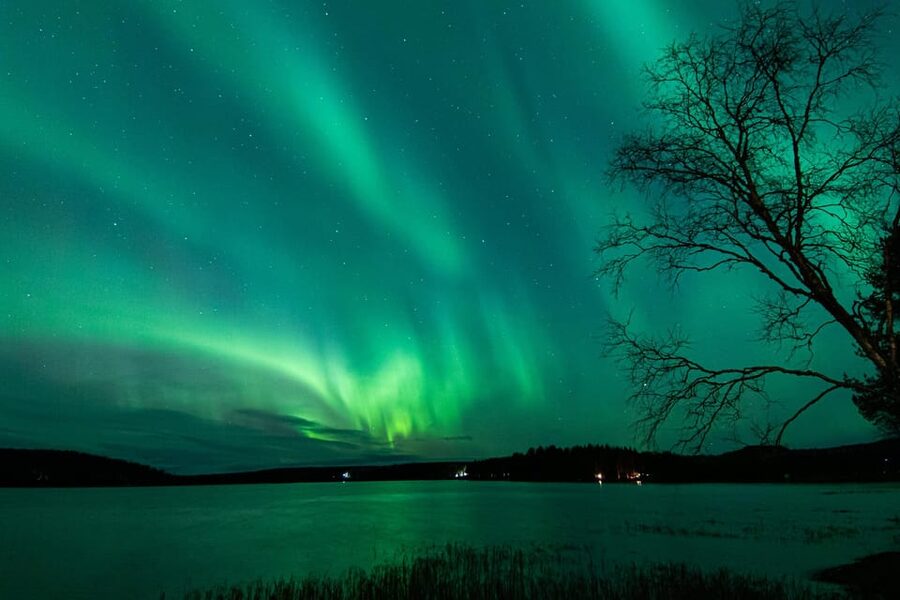 Rovaniemi: Guaranteed Aurora Hunting Tour with Local Guide - Small Group Van Hunt: Why Max 8 Feels Personal at Night