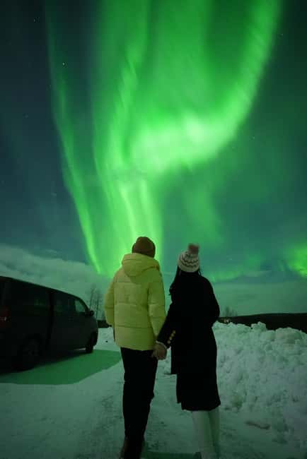 Rovaniemi: Guaranteed Aurora Hunting Tour with Photos&Videos - Staying warm: thermal cloak, campfire time, and what you eat
