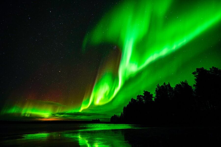 Rovaniemi: Guaranteed Northern Lights Hunting Adventure - Weather forecasts and solar activity: the control panel behind the tour