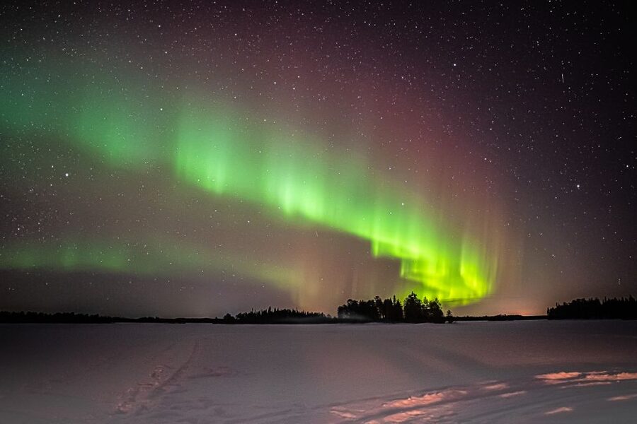 Rovaniemi: Guaranteed Ultimate Aurora Hunt with Photographer - Where the Guides Drive: Finland, Sweden, or Norway border-hopping