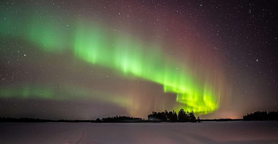 Rovaniemi: Guaranteed Ultimate Aurora Hunt with Photographer - Photo Mode with a Photographer: long exposure, shared results