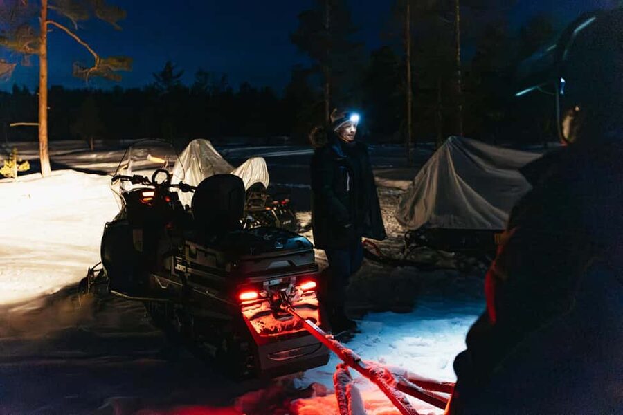 Rovaniemi: Northern Lights Family-Friendly Snowmobile Safari - Guide Style and the Human Side of the Night