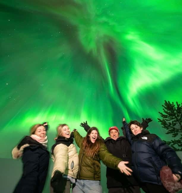 Rovaniemi: Northern Lights Family Tour with Photographer - Professional DSLR photography that actually helps you shoot better