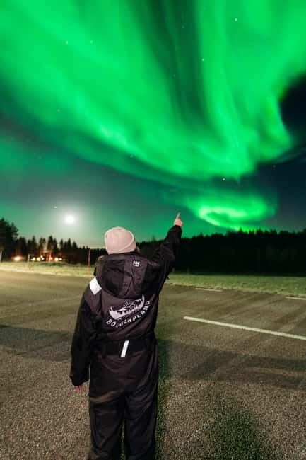 Rovaniemi: Northern Lights Group Tour with Guaranteed View - Pro Photo Guidance: how you actually get good pictures at night